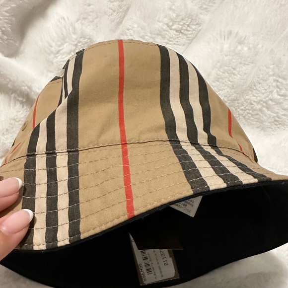 Burberry Bucket Hat - Picture 2 of 4